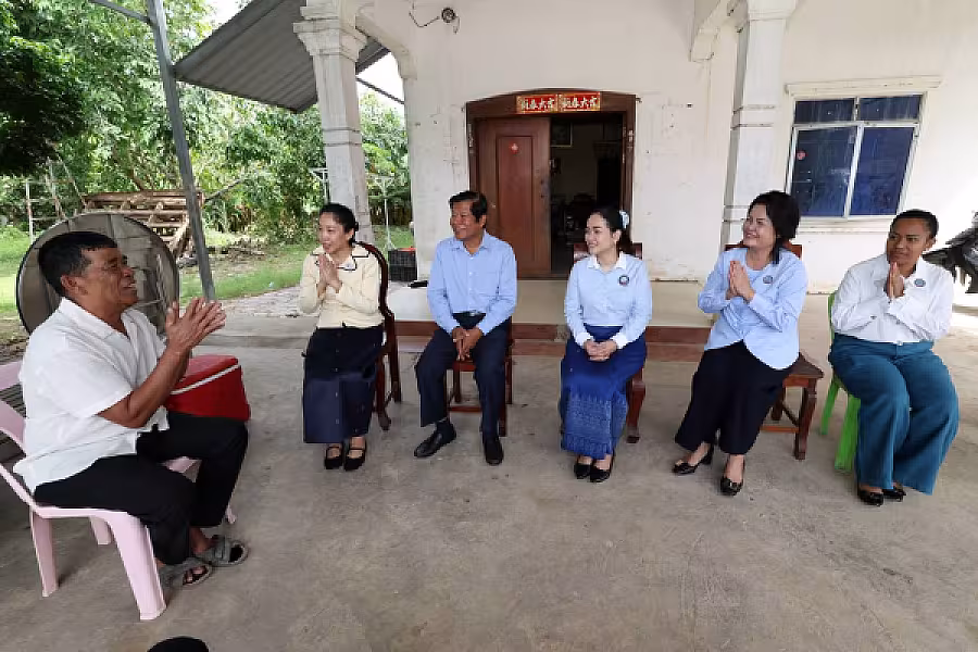 លោកជំទាវ ទុយ សិរីរតនៈ នេត្រភក្ត្រា អញ្ជើញចុះសួរសុខទុ​ក្ខ​អតីតមន្ត្រីរាជការ​ បម្រេីការងារនៅអគ្គនាយកដ្ឋានទូរទស្សន៍​ជាតិកម្ពុជា(TVK) - Image 3