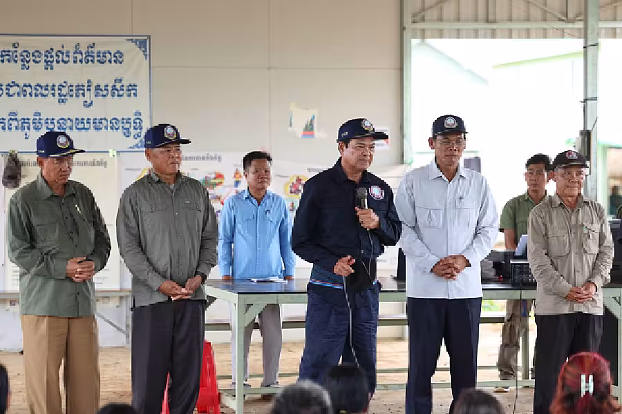 ឯកឧត្តម គន់ គីម អញ្ជើញសំណេះសំណាលជាមួយប្រជាពលរដ្ឋភៀសសឹកចាប់ឆ្នោតទទួលផ្ទះបណ្តោះអាសន្ន នៅភូមិរង់ចាំ - Image 2