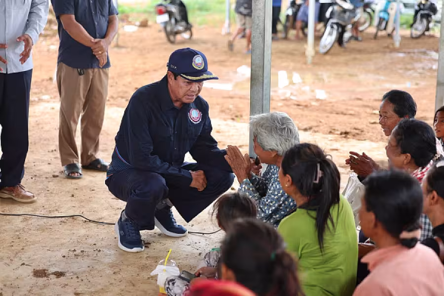 ឯកឧត្តម គន់ គីម អញ្ជើញសំណេះសំណាលជាមួយប្រជាពលរដ្ឋភៀសសឹកចាប់ឆ្នោតទទួលផ្ទះបណ្តោះអាសន្ន នៅភូមិរង់ចាំ - Image 4