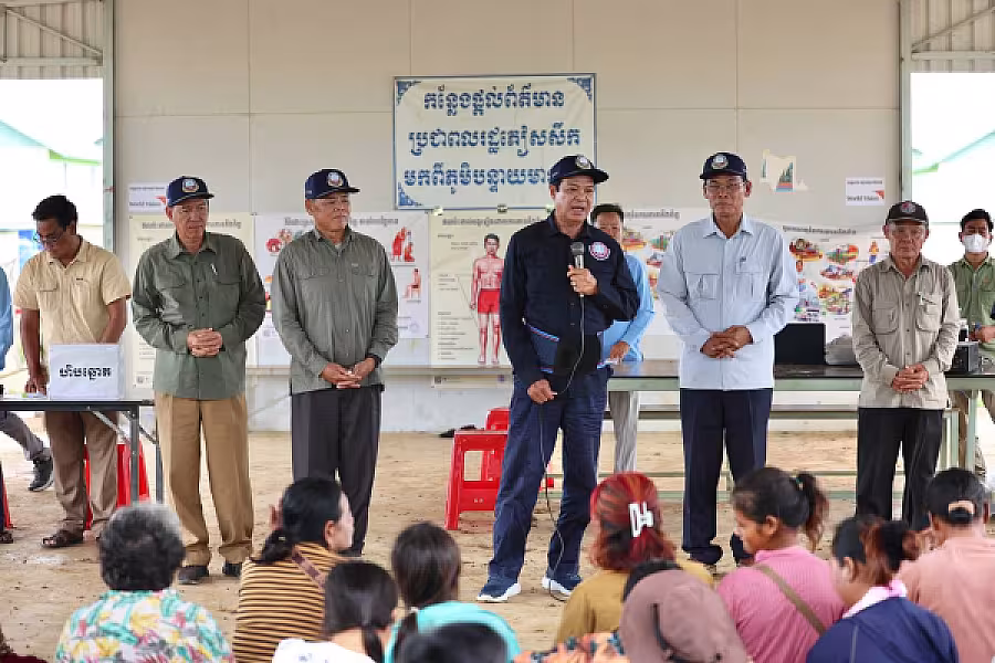ឯកឧត្តម គន់ គីម អញ្ជើញសំណេះសំណាលជាមួយប្រជាពលរដ្ឋភៀសសឹកចាប់ឆ្នោតទទួលផ្ទះបណ្តោះអាសន្ន នៅភូមិរង់ចាំ - Image 8