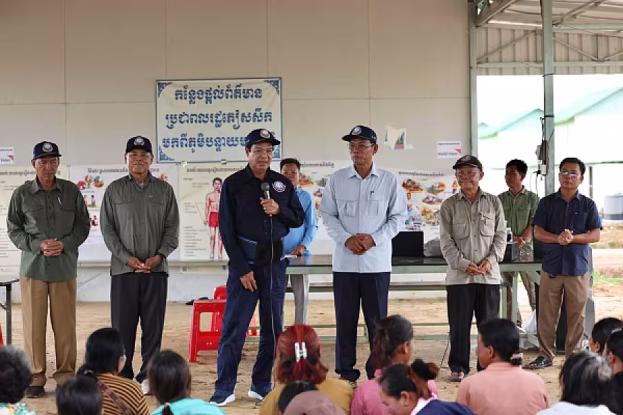 ឯកឧត្តម គន់ គីម អញ្ជើញសំណេះសំណាលជាមួយប្រជាពលរដ្ឋភៀសសឹកចាប់ឆ្នោតទទួលផ្ទះបណ្តោះអាសន្ន នៅភូមិរង់ចាំ - Image 10