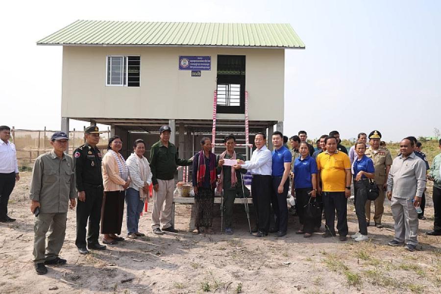 His Excellency Kun Kim hands over 100 houses to veterans in Samaki Meanchey District, Kampong Chhnang Province