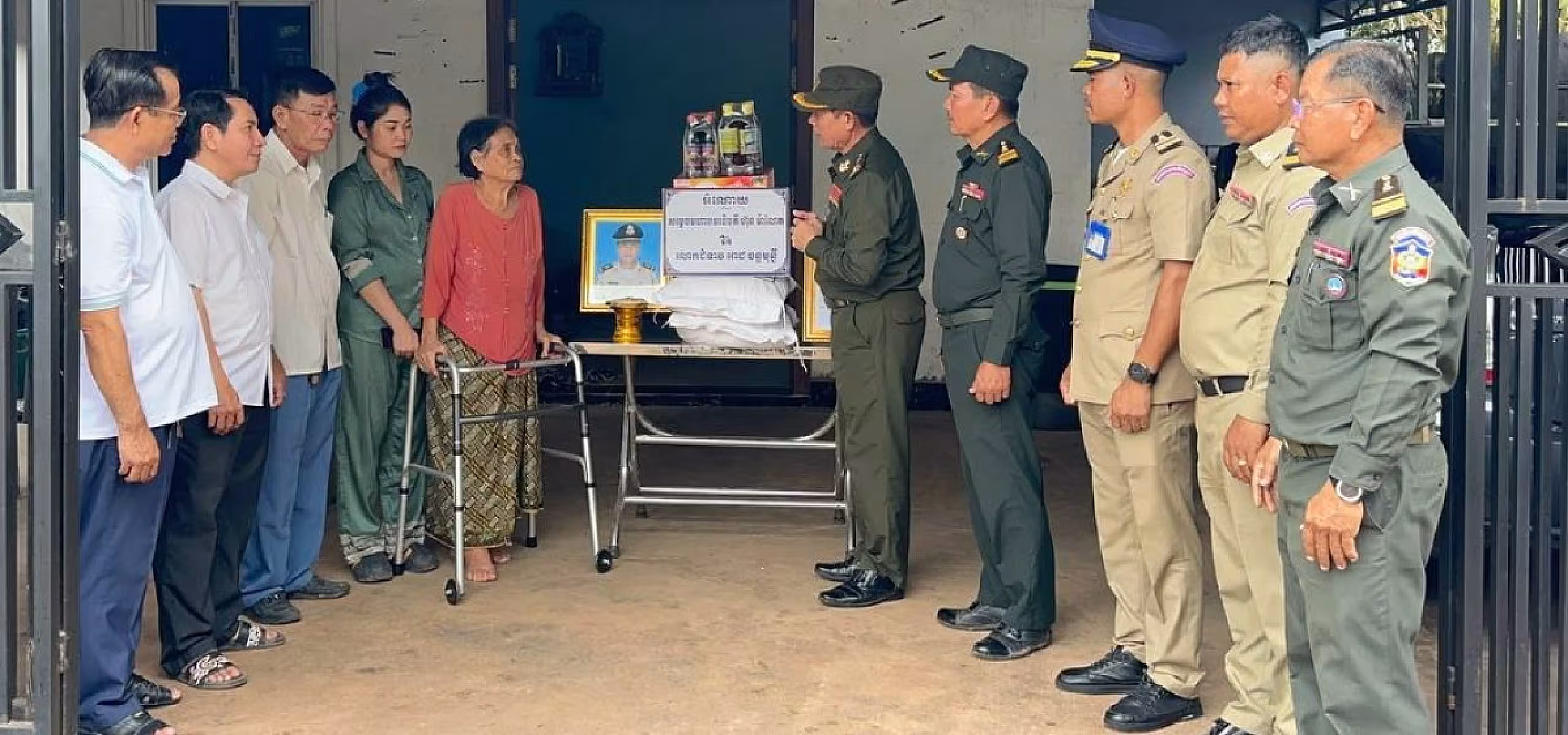 អ.ន.ក.ខេត្តព្រះសីហនុ ចុះប្រគល់ថវិកាបេឡាមរណសង្គ្រោះជូនគ្រួសារសពជាសមាជិក