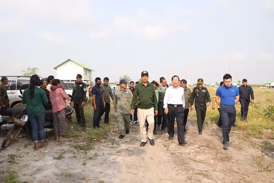 ឯកឧត្តម គន់ គីម ប្រគល់ផ្ទះ១០០ខ្នង ជូនអតីតយុទ្ធជននៅស្រុកសាមគ្គីមានជ័យ ខេត្តកំពង់ឆ្នាំង - Image 2