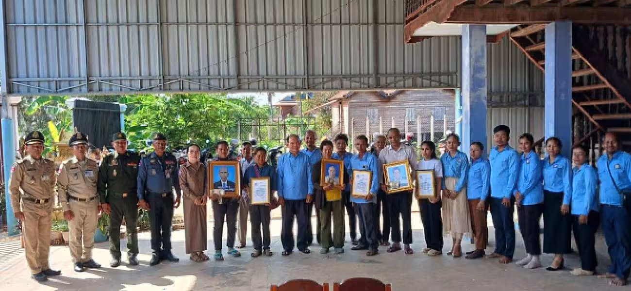 អ.ន.ក.ស្រុកសូត្រនិគម ចុះប្រគល់ថវិកាបេឡាមរណសង្គ្រោះជូនគ្រួសារសពជាសមាជិក