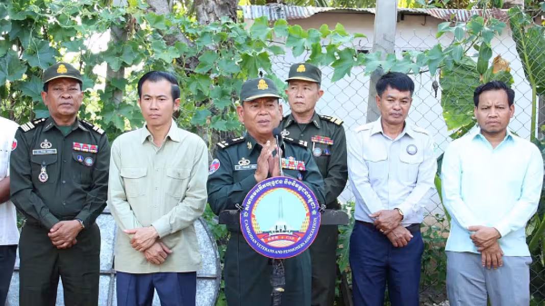 អ .ន .ក . ខេត្តកំពង់ធំ ប្រគល់ផ្ទះថ្មីរបស់សម្តេចតេជោជូនគ្រួសារអតីតយុទ្ធជនពលី - Image 2