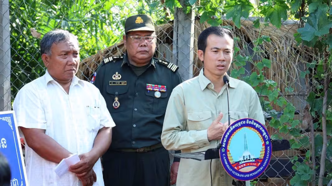 អ .ន .ក . ខេត្តកំពង់ធំ ប្រគល់ផ្ទះថ្មីរបស់សម្តេចតេជោជូនគ្រួសារអតីតយុទ្ធជនពលី - Image 3