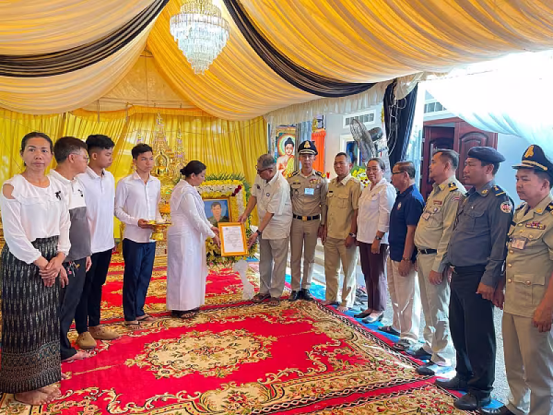 អ.ន.ក. ស្រុកថ្មគោល នាំយកថវិកាមរណសង្គ្រោះជូនគ្រួសារសមាជិក - Image 3