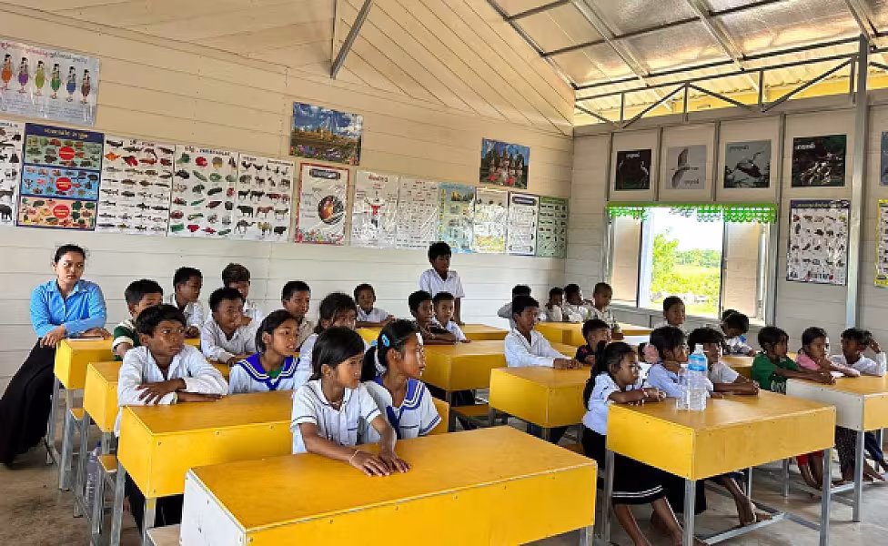 អ.ន.ក. ឃុំដូនបា រៀបចំប្រជុំផ្សព្វផ្សាយគោលនយោបាយមានសុវត្ថិភាព និងសាងសង់របងសាលារៀន - Image 7