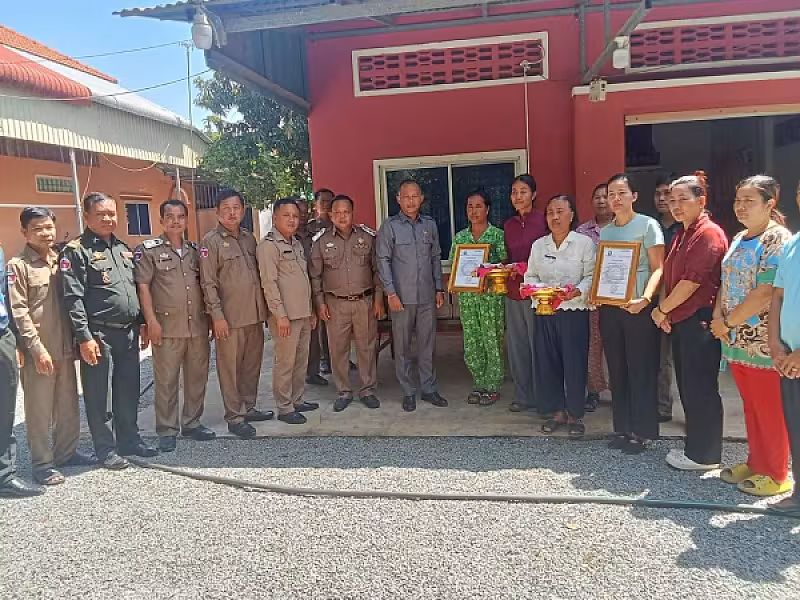 អ.ន.ក.ស្រុកបាទី ចុះប្រគល់ប្រាក់បេឡាមរណសង្រ្គោះជូនគ្រួសារសពជាសមាជិក - Image 2