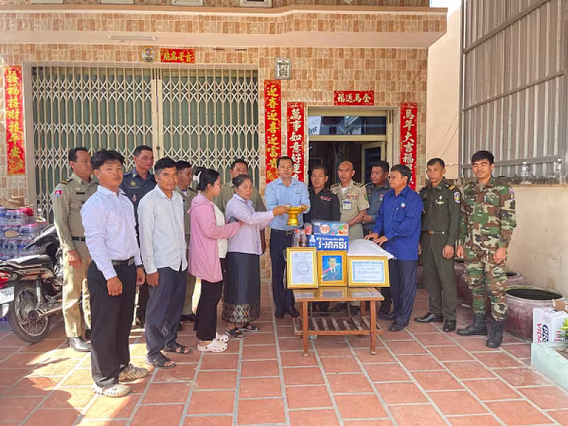អ.ន.ក.ស្រុកគិរីវង់ ចុះប្រគល់ប្រាក់បេឡាមរណសង្រ្គោះជូនគ្រួសារសពជាសមាជិក - Image 3