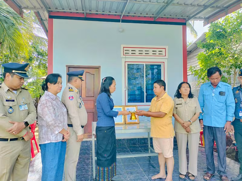 អ.ន.ក.ខេត្តបន្ទាយមានជ័យ ចុះប្រគល់ថវិកាបេឡាមរណសង្គ្រោះជូនគ្រួសារសពជាសមាជិក - Image 4