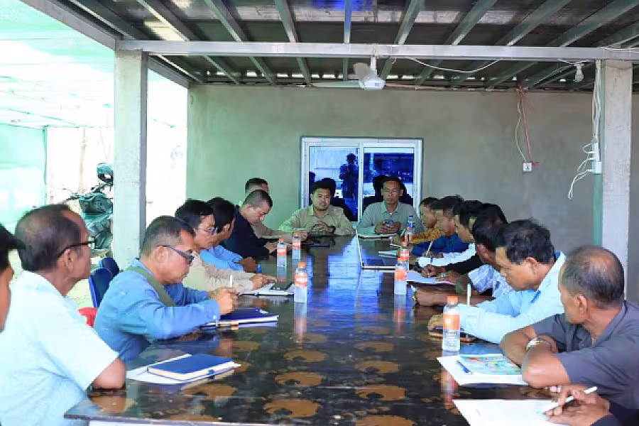 ឯកឧត្តម គង់ កន្នារតន៍ ដឹកនាំកិច្ចប្រជុំពីវឌ្ឍនភាពសាងសង់ផ្ទះបណ្តោះអាសន្ន ដំណាក់កាលទី២ ជូនប្រជាពលរដ្ឋភៀសសឹក នៅភូមិរង់ចាំ - Image 4