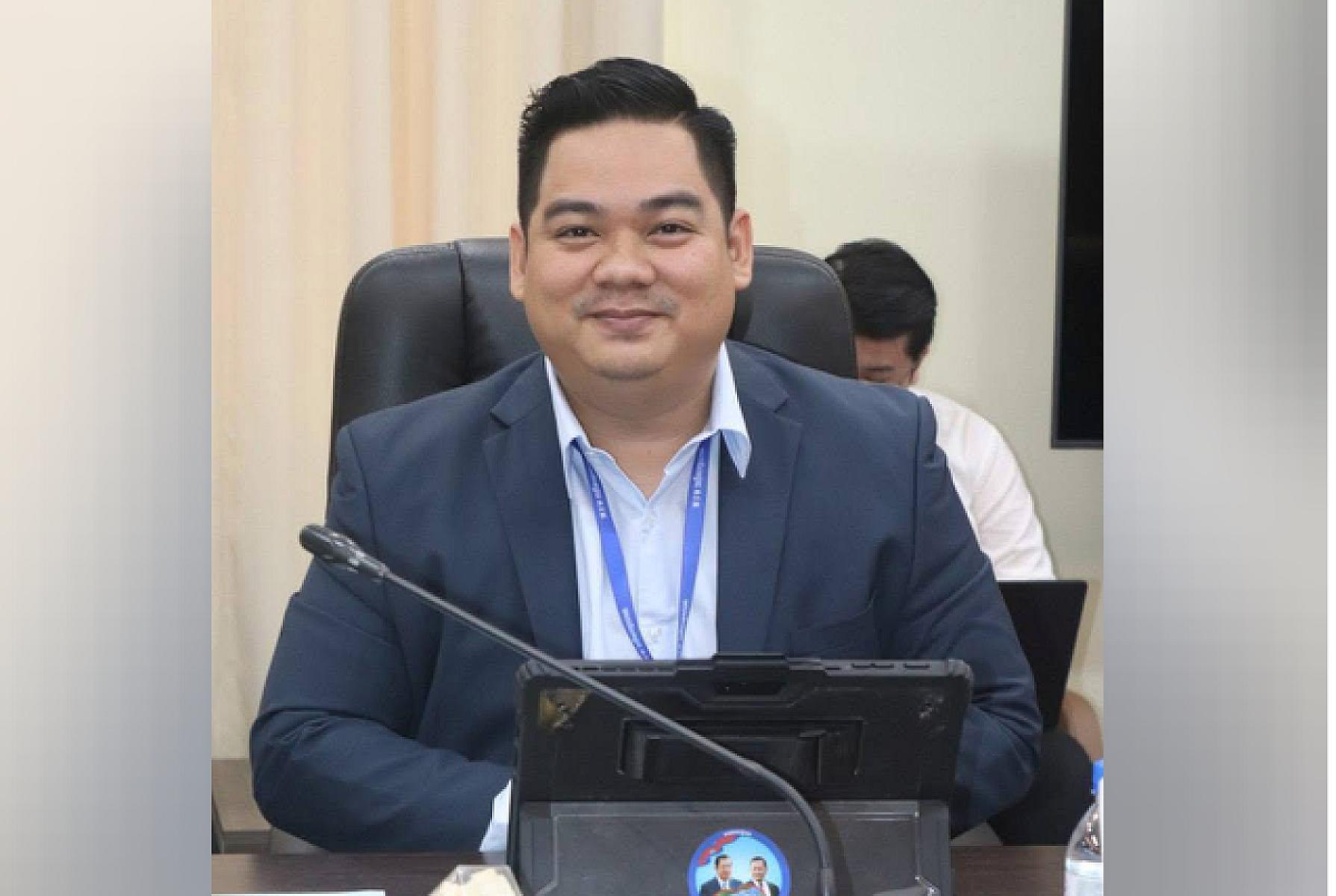 ឯកឧត្តមបណ្ឌិត សែមស័ក្តិ សិនា ជំនួយការផ្ទាល់សម្តេចមហាបវរធិបតីនាយករដ្ឋមន្ត្រី និងជាប្រធានផ្នែកគោលនយោបាយ នៃលេខាធិការដ្ឋាន គ.វ.អ. និងសហការី សូមចូលរួមថវិកាចំនួន ៥០ម៉ឺនរៀល ដើម្បីរៀបចំមហាសន្និបាតវិសាមញ្ញតំណាងសមាគមអតីតយុទ្ធជនកម្ពុជាទូទាំងប្រទេស