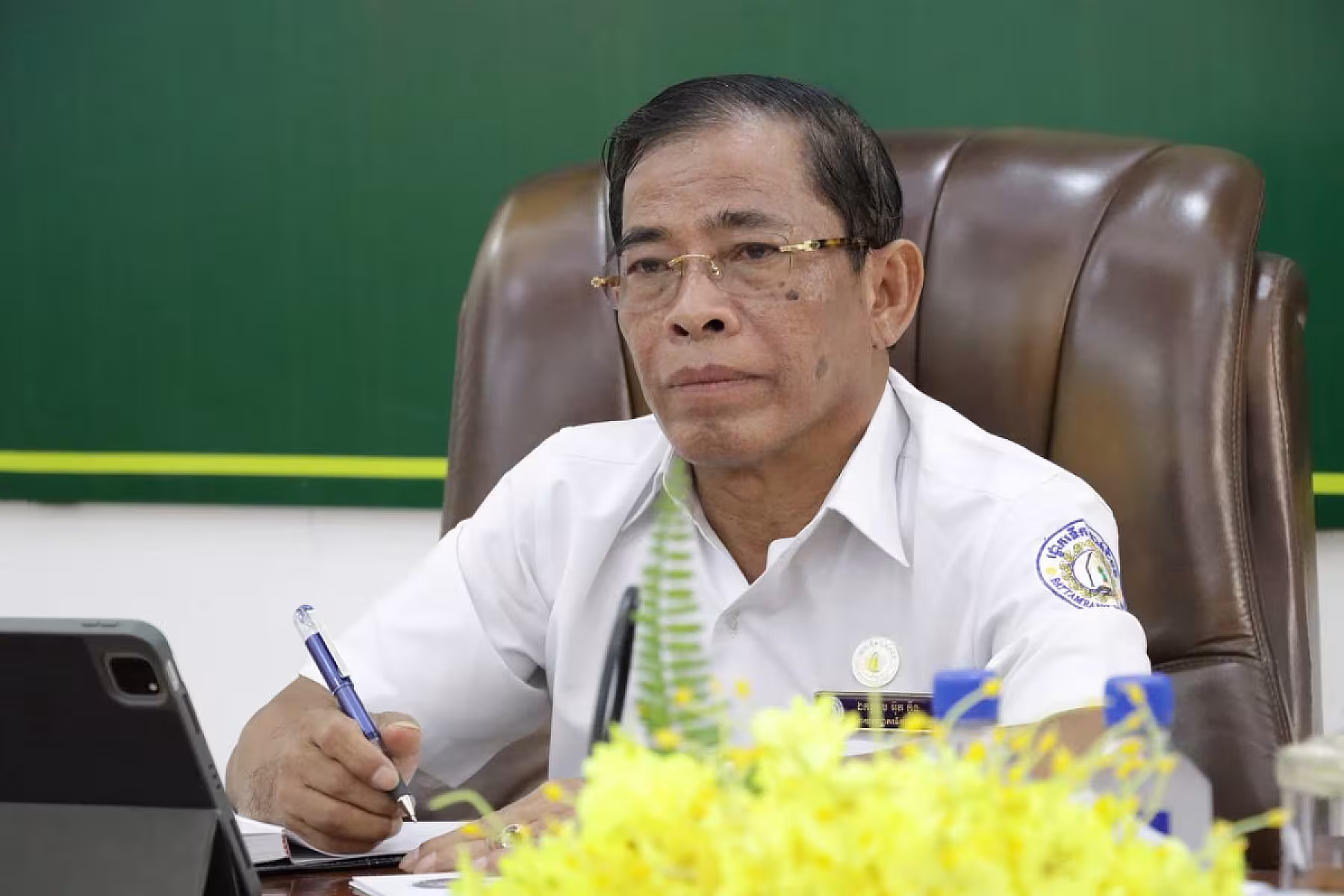 ឯកឧត្តម អ៊ុត ក្លឹង អគ្គនាយករដ្ឋាករទឹកបាត់ដំបង និងជាអនុប្រធានសមាគមអតីតយុទ្ធជនកម្ពុជា ខេត្តបាត់ដំបង សូមចូលរួមថវិកាចំនួន ១លាន៥សែនរៀល ដើម្បីរៀបចំមហាសន្និបាតវិសាមញ្ញតំណាងសមាគមអតីតយុទ្ធជនកម្ពុជាទូទាំងប្រទេស