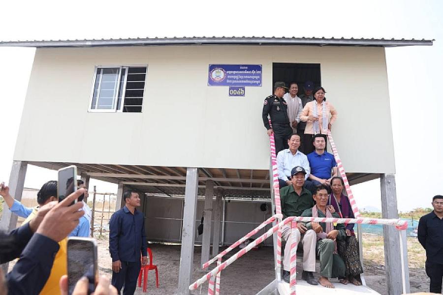 ឯកឧត្តម គន់ គីម ប្រគល់ផ្ទះ១០០ខ្នង ជូនអតីតយុទ្ធជននៅស្រុកសាមគ្គីមានជ័យ ខេត្តកំពង់ឆ្នាំង - Image 4