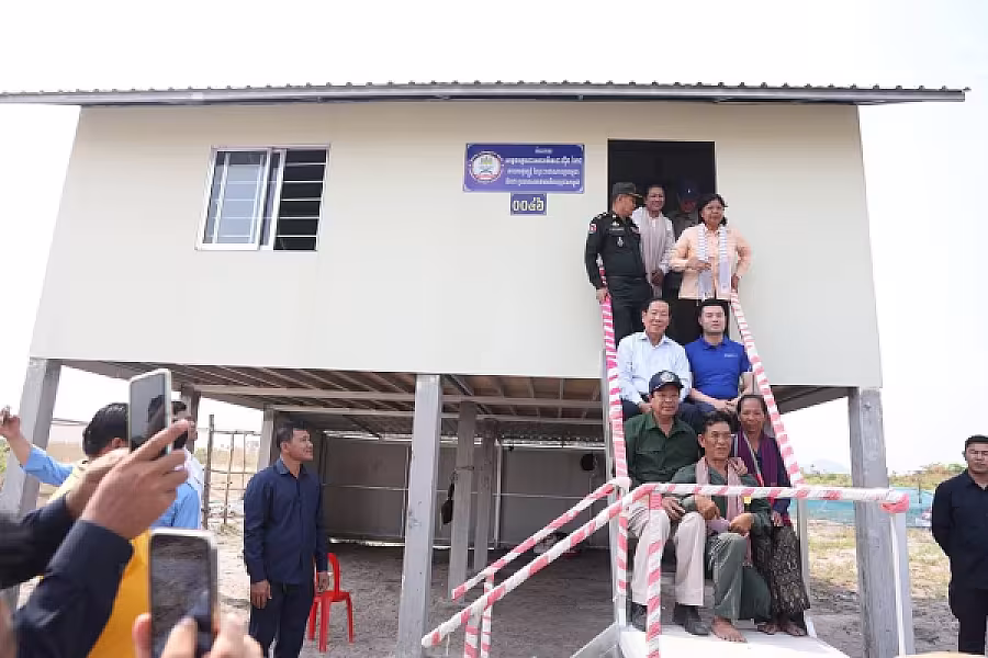 ឯកឧត្តម គន់ គីម ប្រគល់ផ្ទះ១០០ខ្នង ជូនអតីតយុទ្ធជននៅស្រុកសាមគ្គីមានជ័យ ខេត្តកំពង់ឆ្នាំង - Image 4