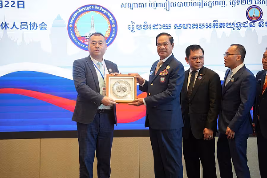 ឯកឧត្តម គន់ គីម អនុញ្ញាតឱ្យគណៈប្រតិភូសមាគមអតីតយុទ្ធជនខេត្តហ្គ័ងស៊ី ចូលជួបសម្តែងការគួរសម និងសំណេះសំណាលការងារ  - Image 25