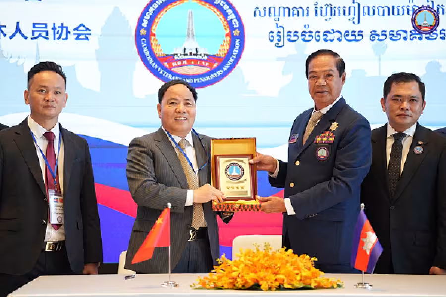 សមាគមអតីតយុទ្ធជន និងនិវត្តជនកម្ពុជា ចុះអនុស្សរណៈយោគយល់ជាមួយសមាគមអតីតយុទ្ធជនខេត្តហ្គ័ងស៊ីនៃសាធារណរដ្ឋប្រជាមានិតចិន - Image 6