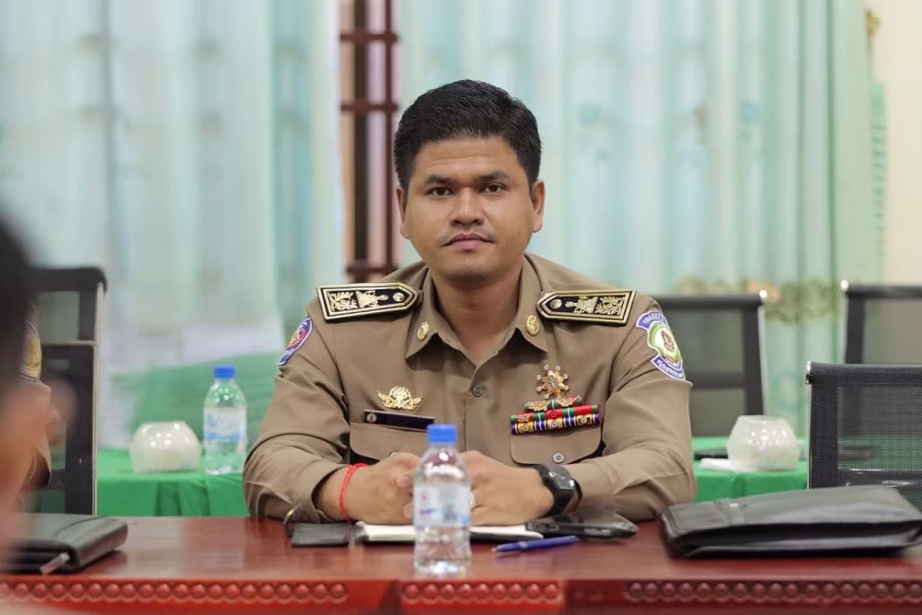 លោក វណ្ណ: សោភានិត  អភិបាលស្រុកប្រាសាទបល្ល័ង្ក នៃខេត្តកំពង់ធំ និងជាប្រធានកិត្តិយសសមាគមអតីតយុទ្ធជនកម្ពុជាស្រុកប្រាសាទបល្ល័ង្ក ចូលរួមឧបត្ថម្ភថវិកាចំនួន ៤០មុឺនរៀល  ដេីម្បីរៀបចំមហាសន្និបាតវិសាមញ្ញតំណាងសមាគមអតីតយុទ្ធជនកម្ពុជាទូទាំងប្រទេស 