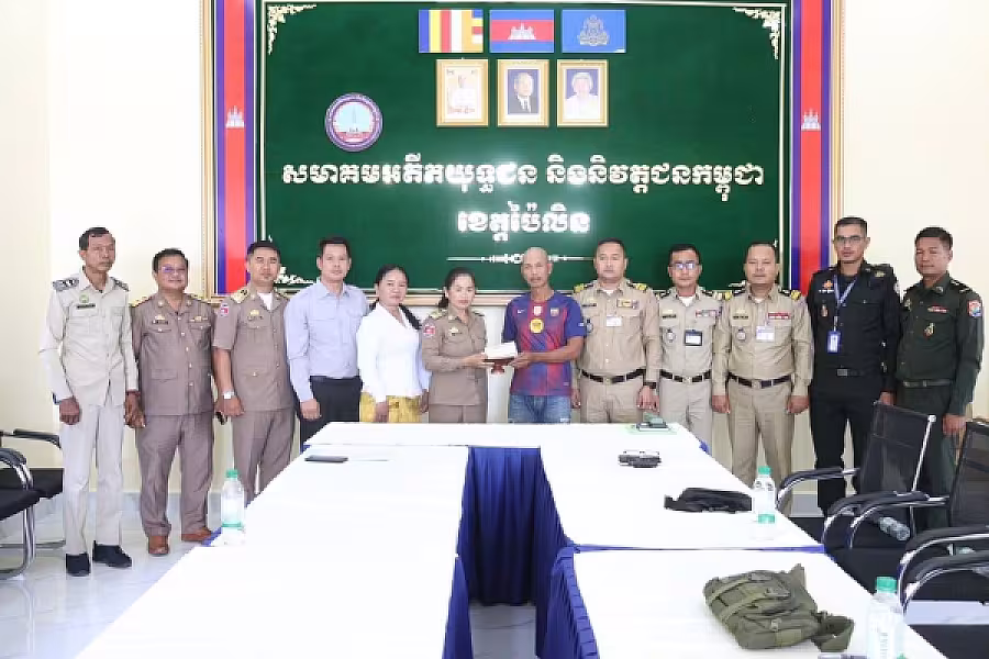 អ.ន.ក.​ ខេត្តប៉ៃលិន ប្រគល់ធានារ៉ាប់រងសង្គម ប្រាក់បូជាសព និងប្រាក់ឧបត្ថម្ភមួយលើកដំបូង ជូនគ្រួសារសពសមាជិក ២គ្រួសារ - Image 7
