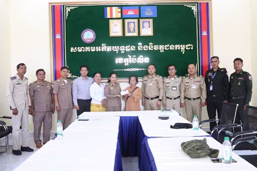 អ.ន.ក.​ ខេត្តប៉ៃលិន ប្រគល់ធានារ៉ាប់រងសង្គម ប្រាក់បូជាសព និងប្រាក់ឧបត្ថម្ភមួយលើកដំបូង ជូនគ្រួសារសពសមាជិក ២គ្រួសារ - Image 8
