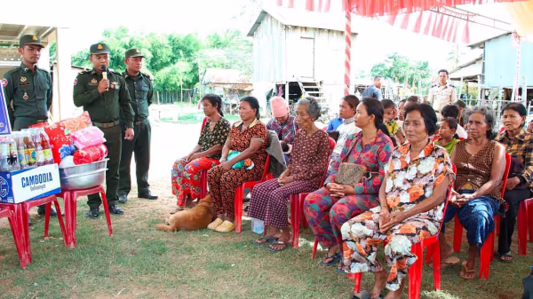 អ.ន.ក.ខេត្តកំពង់ធំ ចុះប្រគល់ផ្ទះ១ខ្នង ជូនក្រុមគ្រួសារយុទ្ធជនពលី - Image 6