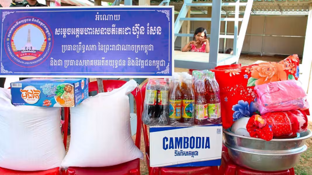 អ.ន.ក.ខេត្តកំពង់ធំ ចុះប្រគល់ផ្ទះ១ខ្នង ជូនក្រុមគ្រួសារយុទ្ធជនពលី - Image 9