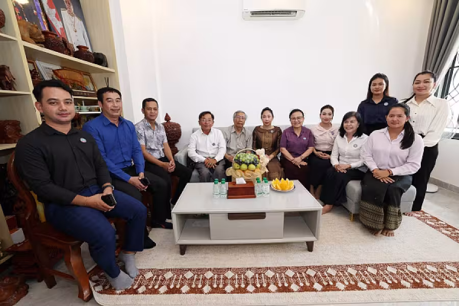 លោកជំទាវ ទុយ សិរីរតនៈ នេត្រភក្ត្រា ដឹកនាំក្រុមការងារចុះសួរសុខទុក្ខ ឯកឧត្តម ថាច់ ផែន - Image 6
