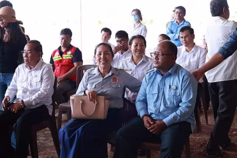 ឯកឧត្តម គន់ គីម ដឹកនាំកិច្ចប្រជុំពិនិត្យ និងដោះស្រាយការងារចាំបាច់ភូមិអតីតយុទ្ធជន និងនិវត្តជន ក្នុងខេត្តបាត់ដំបង - Image 8