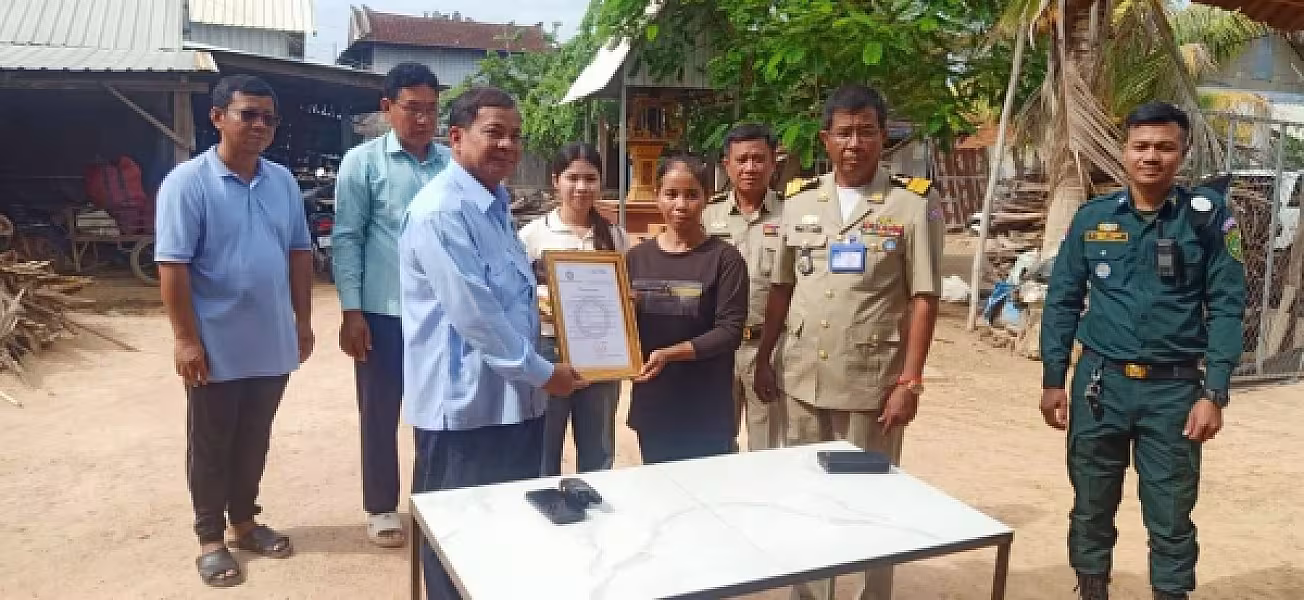 អ.ន.ក. ស្រុកបាធាយ នាំយកថវិកាបេឡាមរណៈសង្គ្រោះជូនគ្រួសារសពសមាជិក - Image 4