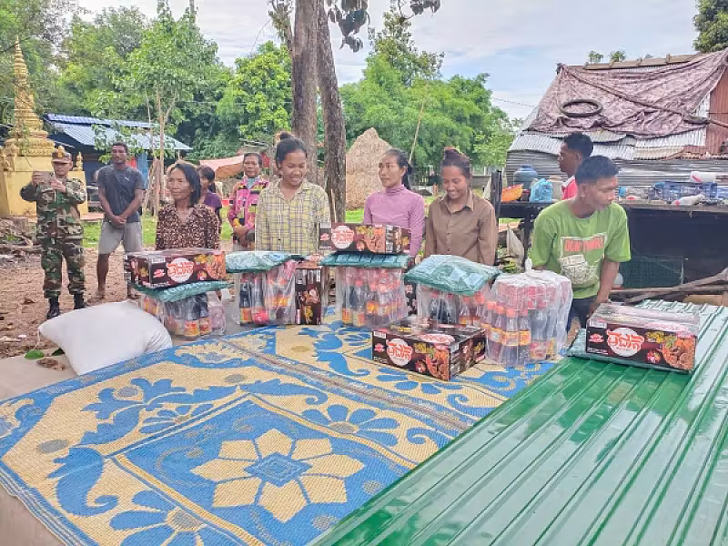 អ.ន.ក. ខេត្តកំពង់ឆ្នាំង នាំយកអំណោយចែកជូនគ្រួសារទីទ័លក្រចំនួន​ ៦គ្រួសារ            - Image 5