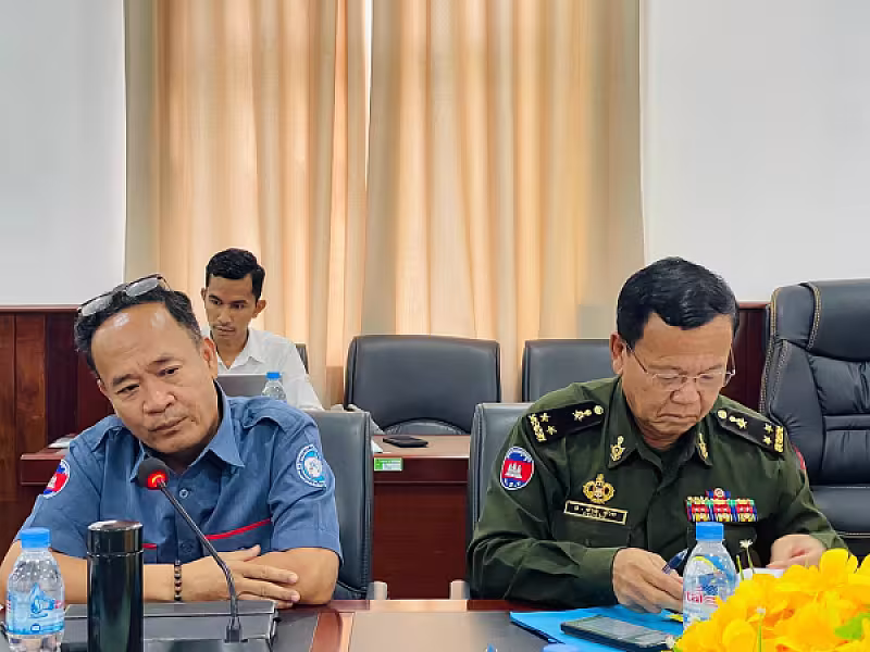 គណៈកម្មាធិការ អ.ន.ក. ខេត្តកំពង់ស្ពឺ បើកកិច្ចប្រជុំពិភាក្សាដោះស្រាយអំពីករណីការទន្ទ្រានចូលកាន់កាប់ដីសម្បទានសង្គមកិច្ច - Image 3