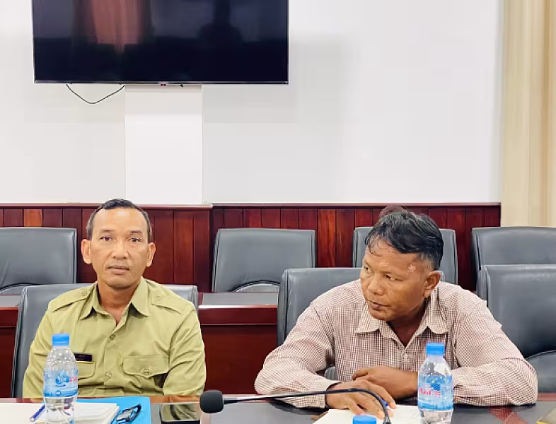 គណៈកម្មាធិការ អ.ន.ក. ខេត្តកំពង់ស្ពឺ បើកកិច្ចប្រជុំពិភាក្សាដោះស្រាយអំពីករណីការទន្ទ្រានចូលកាន់កាប់ដីសម្បទានសង្គមកិច្ច - Image 8