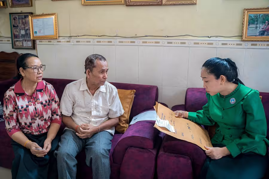 លោកជំទាវ ទុយ សិរីរតនៈ នេត្រភក្ត្រា អញ្ជើញបានចុះសួរសុខទុក្ខនិវត្តជនដែលជាអតីតមន្ត្រីរាជការក្រសួងព័ត៌មាន - Image 3
