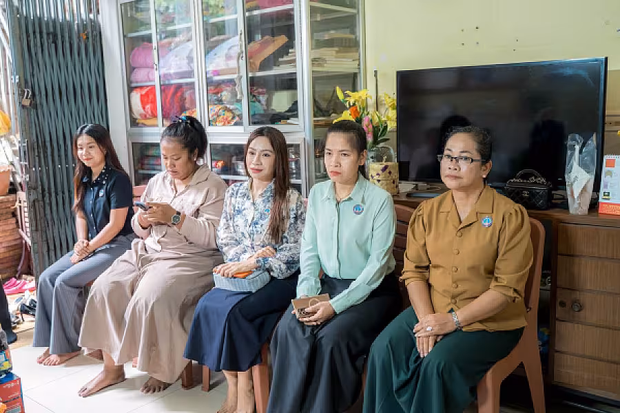 លោកជំទាវ ទុយ សិរីរតនៈ នេត្រភក្ត្រា អញ្ជើញបានចុះសួរសុខទុក្ខនិវត្តជនដែលជាអតីតមន្ត្រីរាជការក្រសួងព័ត៌មាន - Image 5