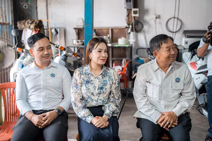 លោកជំទាវ ទុយ សិរីរតនៈ នេត្រភក្ត្រា អញ្ជើញបានចុះសួរសុខទុក្ខនិវត្តជនដែលជាអតីតមន្ត្រីរាជការក្រសួងព័ត៌មាន - Image 12