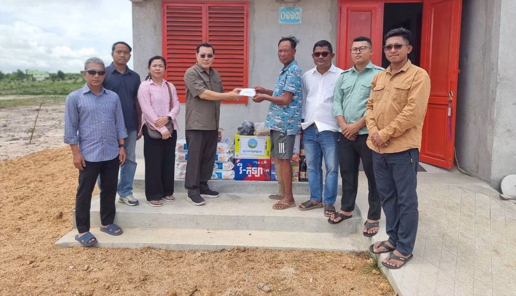 អ.ន.ក.ខេត្តកណ្តាល ចុះសួរសុខទុក្ខសមាជិកដែលរស់នៅដីសម្បទានសង្គមកិច្ច ក្នុងខេត្តកំពង់ឆ្នាំង