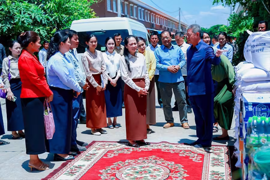 លោកជំទាវបណ្ឌិត ពេជ ចន្ទមុន្នី ហ៊ុន ម៉ាណែត អញ្ជើញប្រគល់ផ្ទះថ្មីចំនួន ៣ខ្នង ជូនក្រុមគ្រួសាររបស់វីរកងទ័ពពលីនៅខេត្តកណ្តាល - Image 15