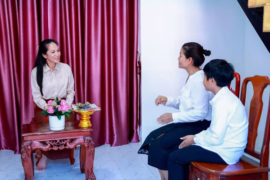 លោកជំទាវបណ្ឌិត ពេជ ចន្ទមុន្នី ហ៊ុន ម៉ាណែត អញ្ជើញប្រគល់ផ្ទះថ្មីចំនួន ៣ខ្នង ជូនក្រុមគ្រួសាររបស់វីរកងទ័ពពលីនៅខេត្តកណ្តាល - Image 16