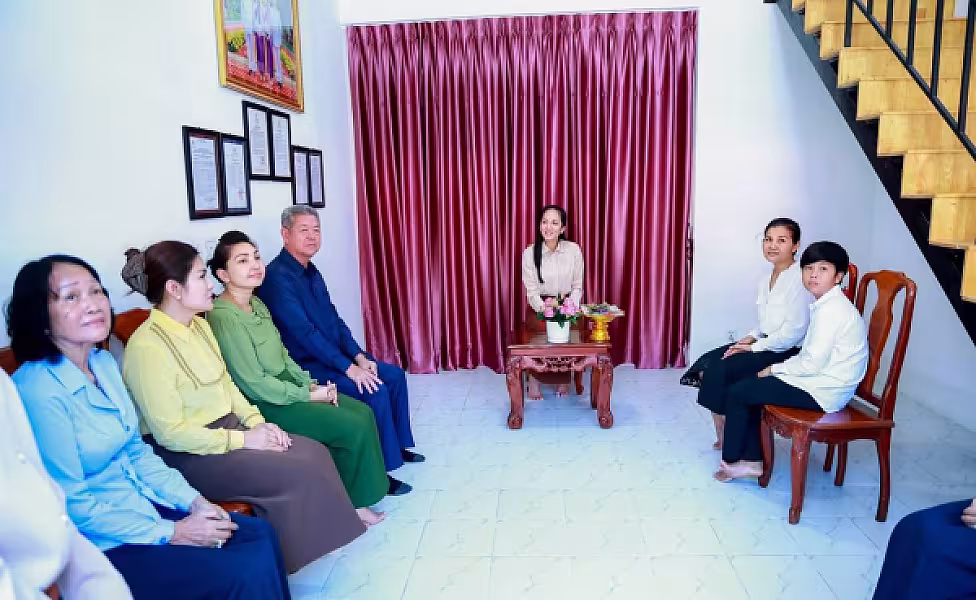 លោកជំទាវបណ្ឌិត ពេជ ចន្ទមុន្នី ហ៊ុន ម៉ាណែត អញ្ជើញប្រគល់ផ្ទះថ្មីចំនួន ៣ខ្នង ជូនក្រុមគ្រួសាររបស់វីរកងទ័ពពលីនៅខេត្តកណ្តាល - Image 17