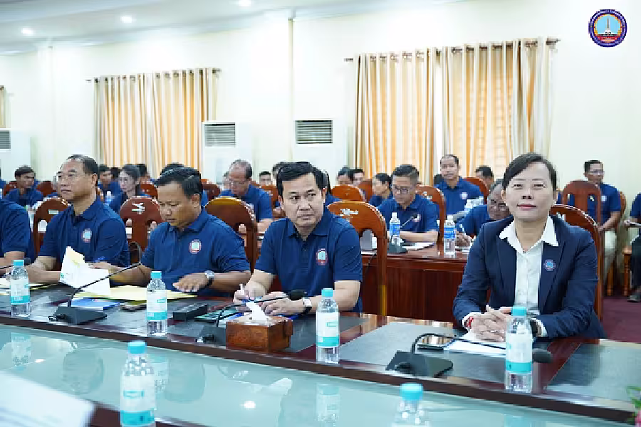 ឯកឧត្តម អ៊ុំ សុខ បើកវគ្គបណ្តុះបណ្តាល ស្តីពីការងាររដ្ឋបាល និងបេឡាមរណសង្គ្រោះជូនថ្នាក់ដឹកនាំ អ. ន. ក. ខេត្តក្រចេះ - Image 6