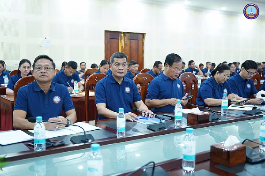 ឯកឧត្តម អ៊ុំ សុខ បើកវគ្គបណ្តុះបណ្តាល ស្តីពីការងាររដ្ឋបាល និងបេឡាមរណសង្គ្រោះជូនថ្នាក់ដឹកនាំ អ. ន. ក. ខេត្តក្រចេះ - Image 7