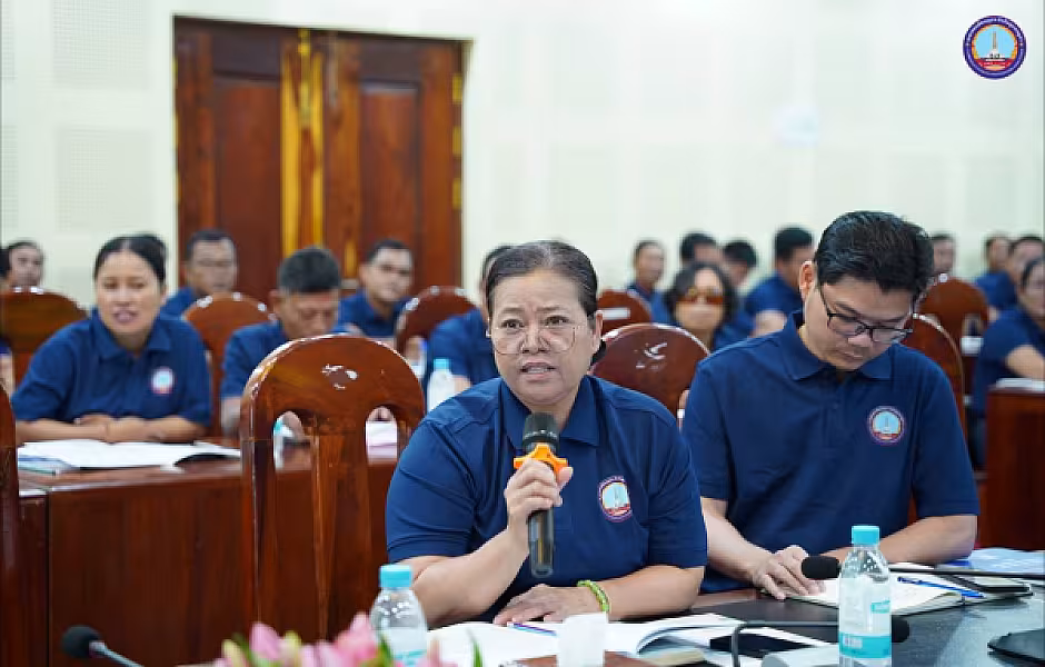 ឯកឧត្តម អ៊ុំ សុខ បើកវគ្គបណ្តុះបណ្តាល ស្តីពីការងាររដ្ឋបាល និងបេឡាមរណសង្គ្រោះជូនថ្នាក់ដឹកនាំ អ. ន. ក. ខេត្តក្រចេះ - Image 17