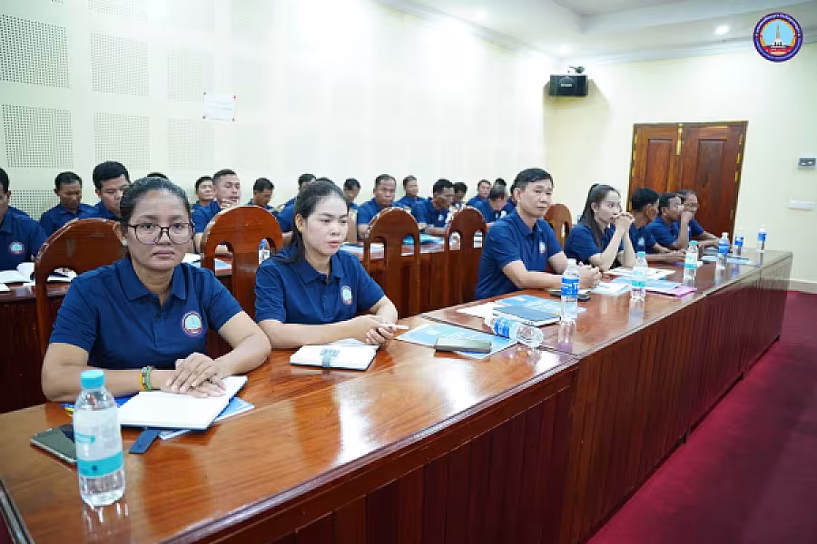 ឯកឧត្តម អ៊ុំ សុខ បើកវគ្គបណ្តុះបណ្តាល ស្តីពីការងាររដ្ឋបាល និងបេឡាមរណសង្គ្រោះជូនថ្នាក់ដឹកនាំ អ. ន. ក. ខេត្តក្រចេះ - Image 28
