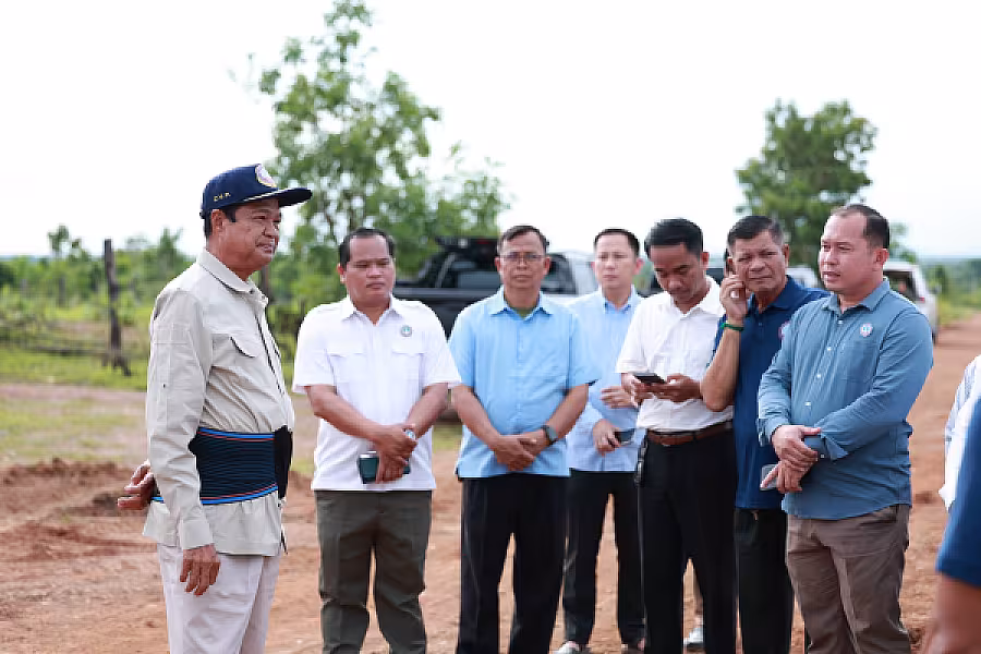 ឯកឧត្តម គន់ គីម អញ្ជើញចុះពិនិត្យទីតាំងដីសម្បទានសង្គមកិច្ចសម្រាប់សាងសង់ផ្ទះជូនអតីតយុទ្ធជន និងនិវត្តជន - Image 7