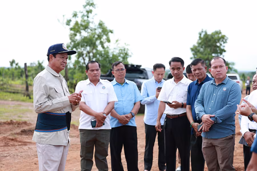 ឯកឧត្តម គន់ គីម អញ្ជើញចុះពិនិត្យទីតាំងដីសម្បទានសង្គមកិច្ចសម្រាប់សាងសង់ផ្ទះជូនអតីតយុទ្ធជន និងនិវត្តជន - Image 8