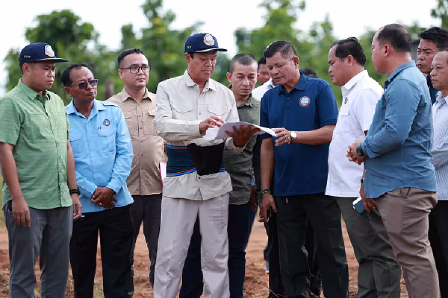 ឯកឧត្តម គន់ គីម អញ្ជើញចុះពិនិត្យទីតាំងដីសម្បទានសង្គមកិច្ចសម្រាប់សាងសង់ផ្ទះជូនអតីតយុទ្ធជន និងនិវត្តជន - Image 9