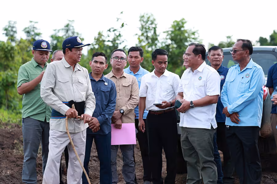 ឯកឧត្តម គន់ គីម អញ្ជើញចុះពិនិត្យទីតាំងដីសម្បទានសង្គមកិច្ចសម្រាប់សាងសង់ផ្ទះជូនអតីតយុទ្ធជន និងនិវត្តជន - Image 13