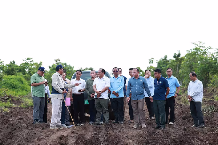 ឯកឧត្តម គន់ គីម អញ្ជើញចុះពិនិត្យទីតាំងដីសម្បទានសង្គមកិច្ចសម្រាប់សាងសង់ផ្ទះជូនអតីតយុទ្ធជន និងនិវត្តជន - Image 14
